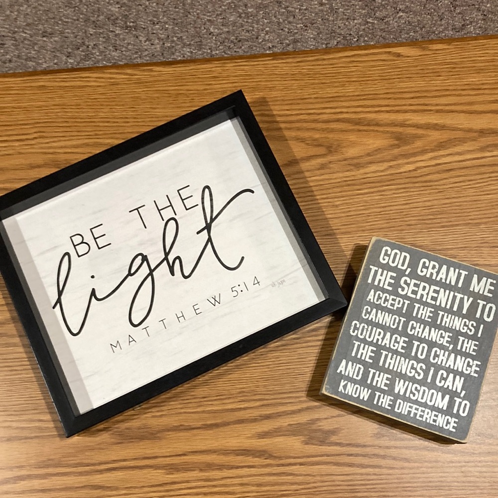 Bundle of two inspirational signs.